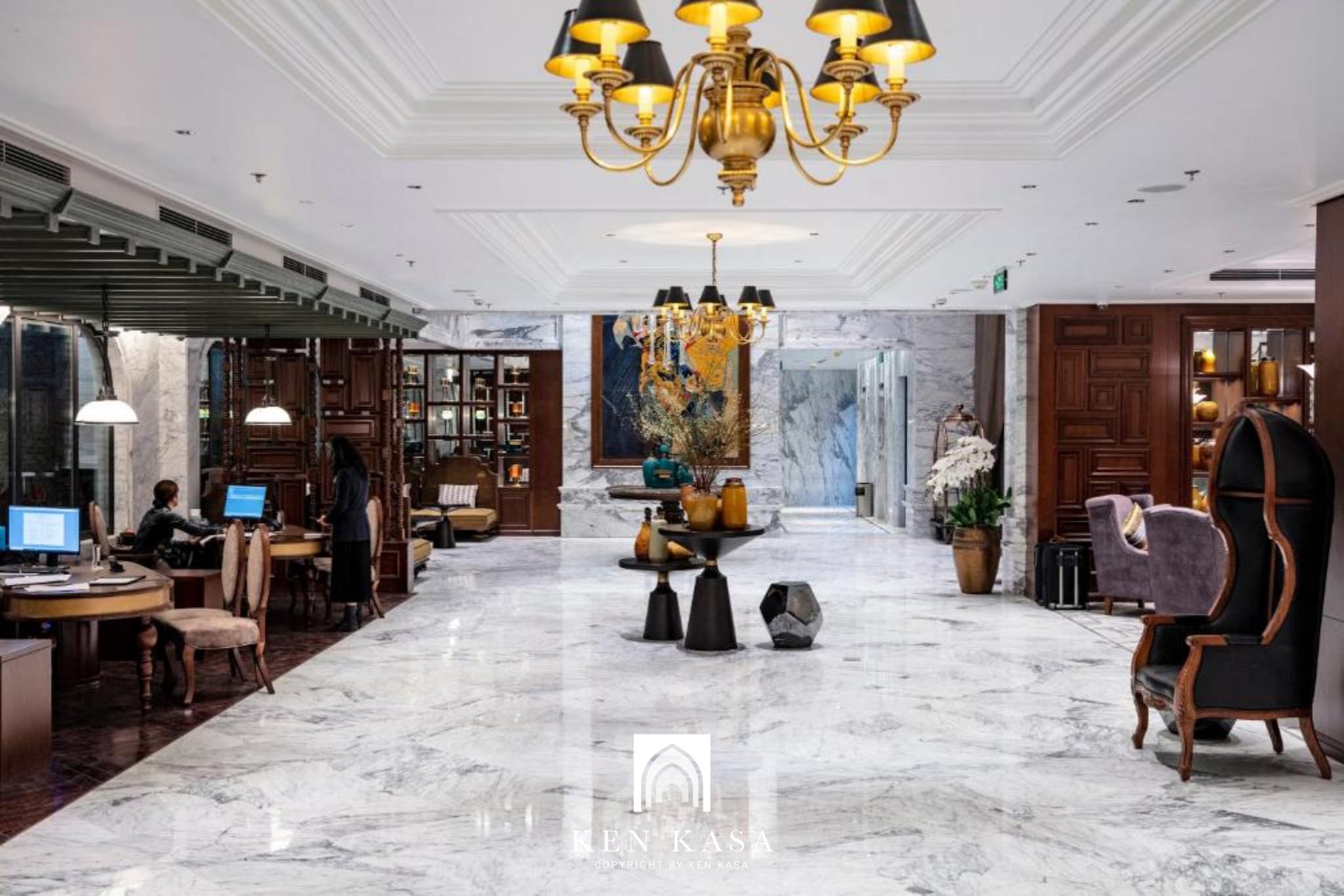 không gian sảnh chính của Peridot Grand Luxury Boutique Hotel